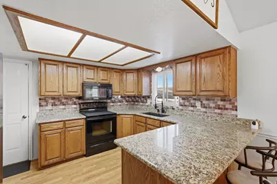 2755 N 1700 E, Layton, UT 84040 - Photo 9
