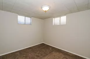 930 N Amethyst St, Layton, UT 84041 - Photo 41