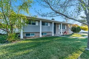 1697 E Bunkerhill Rd E, Holladay, UT 84117 - Photo 3