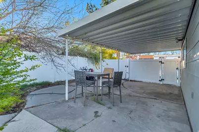 1697 E Bunkerhill Rd E, Holladay, UT 84117 - Photo 37