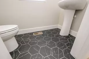 92 S 1100 W, Farmington, UT 84025 - Photo 5