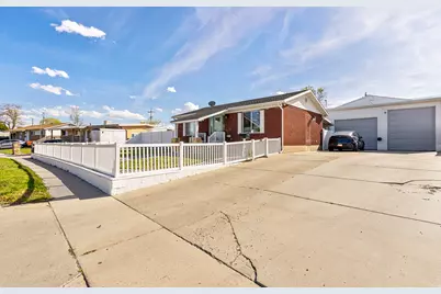 4870 S Southridge Dr, Taylorsville, UT 84129 - Photo 3