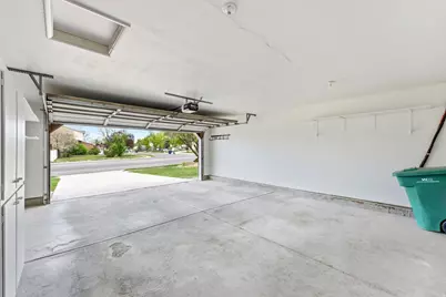 2146 E Newcastle Dr, Sandy, UT 84093 - Photo 33