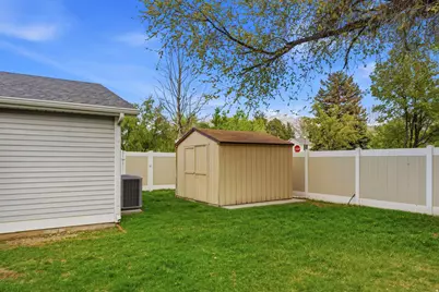 2146 E Newcastle Dr, Sandy, UT 84093 - Photo 39