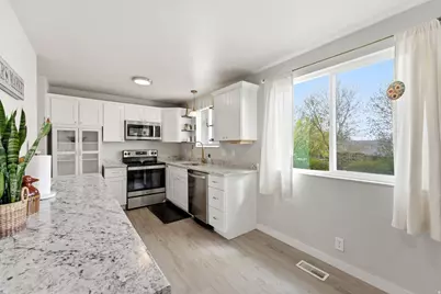 4265 W Stratus St, Salt Lake City, UT 84118 - Photo 9