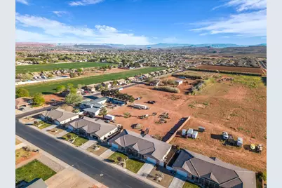 157 W 200 S, Ivins, UT 84738 - Photo 11