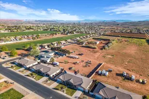 157 W 200 S, Ivins, UT 84738 - Photo 11