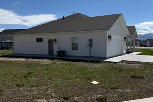 561 E Eagle Dr, Preston, ID 83263 - Photo 3