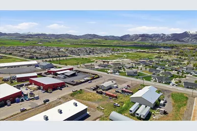 215 S Hammer Rd, Hyrum, UT 84319 - Photo 37