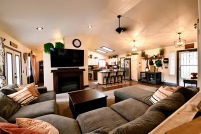 228 S Larkin Ln W, Kaysville, UT 84037 - Photo 3