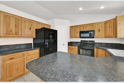 4020 Westlake Dr, Roy, UT 84067 - Photo 9