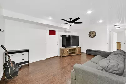 455 E 5600 S #D, Murray, UT 84107 - Photo 7