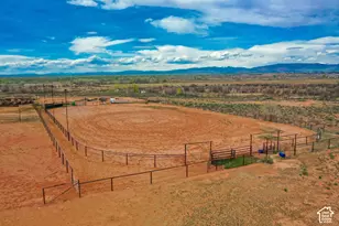 8457 E 6000 N, Lapoint, UT 84039 - Photo 23