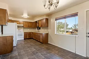 386 W Frontier Cir, Cedar City, UT 84721 - Photo 9