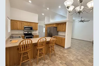 689 W 2050 S, Hurricane, UT 84737 - Photo 9