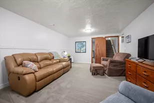 184 E 1150 N, Layton, UT 84040 - Photo 21