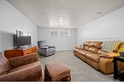184 E 1150 N, Layton, UT 84040 - Photo 19