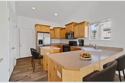 2253 Lone Tree Pkwy, Eagle Mountain, UT 84005 - Photo 9