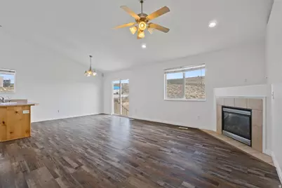 2253 Lone Tree Pkwy, Eagle Mountain, UT 84005 - Photo 17