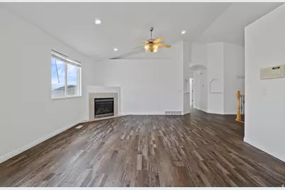 2253 Lone Tree Pkwy, Eagle Mountain, UT 84005 - Photo 19