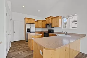 2253 Lone Tree Pkwy, Eagle Mountain, UT 84005 - Photo 13