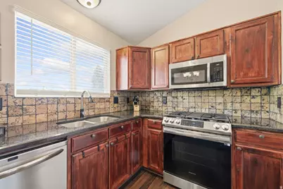 2029 N 1720 W, Clinton, UT 84015 - Photo 13