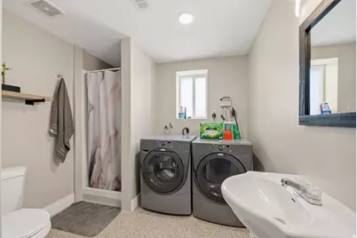 2029 N 1720 W, Clinton, UT 84015 - Photo 29