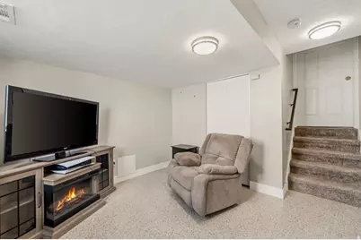 2029 N 1720 W, Clinton, UT 84015 - Photo 29