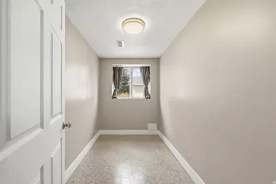 2029 N 1720 W, Clinton, UT 84015 - Photo 33