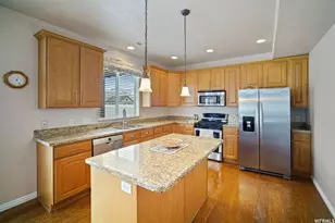 902 Romsey Ct, North Salt Lake, UT 84054 - Photo 3