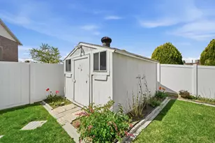 5145 S 350 E, Washington Terrace, UT 84405 - Photo 17