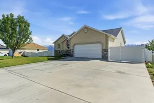 4054 S Mountain Moon Dr, Saratoga Springs, UT 84045 - Photo 3