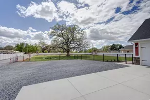604 W Harrisville Rd, Harrisville, UT 84404 - Photo 3