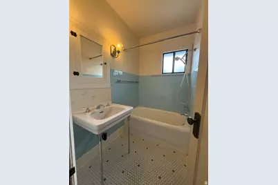 2181 E Arbor Ln, Holladay, UT 84117 - Photo 15