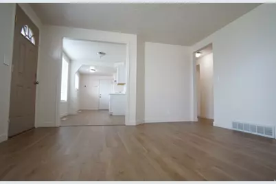 416 E 8260 S, Sandy, UT 84070 - Photo 7