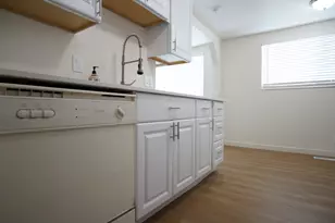 416 E 8260 S, Sandy, UT 84070 - Photo 13