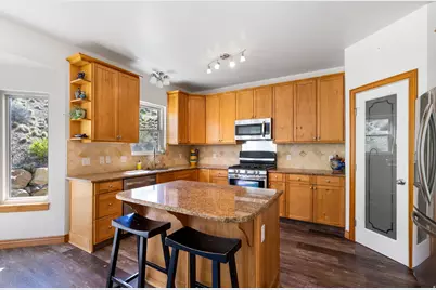 9476 N Avanyu Dr, Cedar Hills, UT 84062 - Photo 17