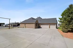 1829 W Heritage Ranch Dr N, Farr West, UT 84404 - Photo 3