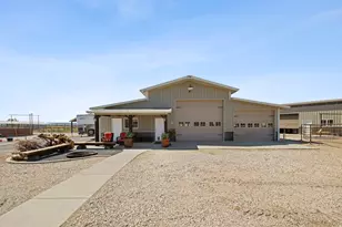 1829 W Heritage Ranch Dr N, Farr West, UT 84404 - Photo 11