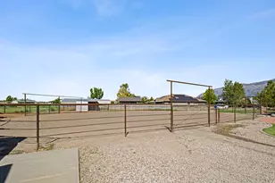 1829 W Heritage Ranch Dr N, Farr West, UT 84404 - Photo 15