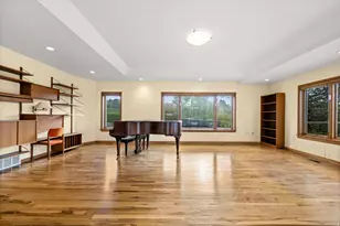 927 N Ensign Vista Dr, Salt Lake City, UT 84103 - Photo 9