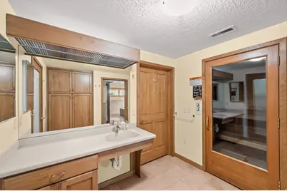 927 N Ensign Vista Dr, Salt Lake City, UT 84103 - Photo 31