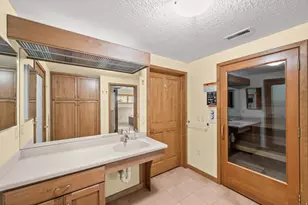 927 N Ensign Vista Dr, Salt Lake City, UT 84103 - Photo 31