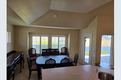 5586 S 250 E, Washington Terrace, UT 84405 - Photo 7
