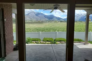 5586 S 250 E, Washington Terrace, UT 84405 - Photo 5