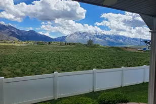 5586 S 250 E, Washington Terrace, UT 84405 - Photo 15