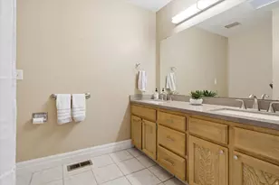 2677 E Grandview Dr S, Sandy, UT 84092 - Photo 13