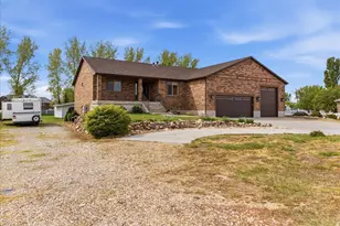 6237 W 4600 S, Hooper, UT 84315 - Photo 3