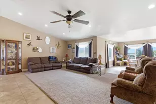 6237 W 4600 S, Hooper, UT 84315 - Photo 9