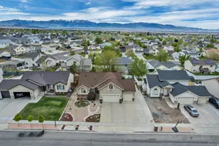 877 N Fox Run Dr E, Tooele, UT 84074 - Photo 37